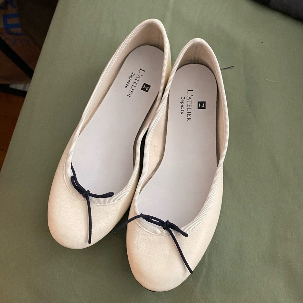 Shoes - Picture 2 of 4
